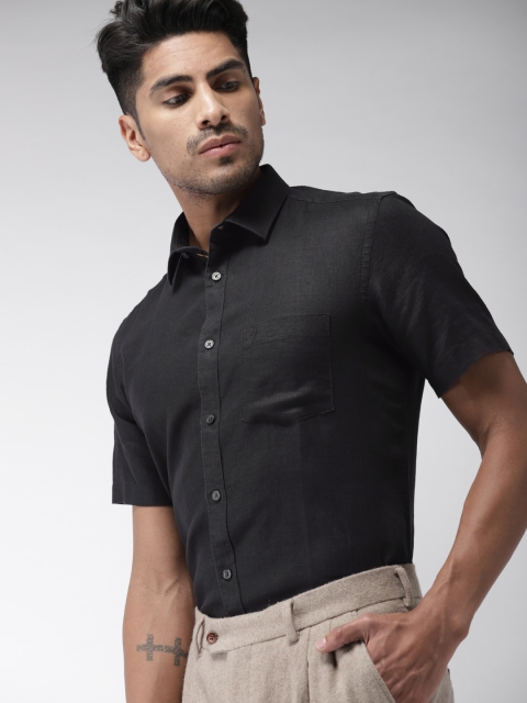 

Indian Terrain Men Black Slim Fit Solid Casual Linen Shirt