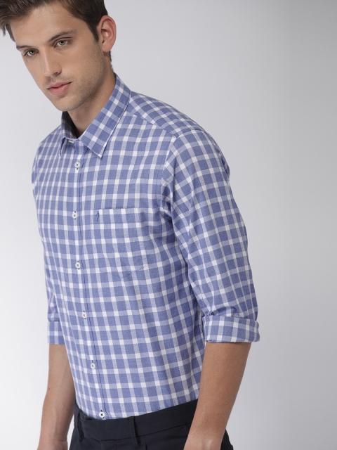 

Indian Terrain Men Blue & White Slim Fit Checked Casual Shirt