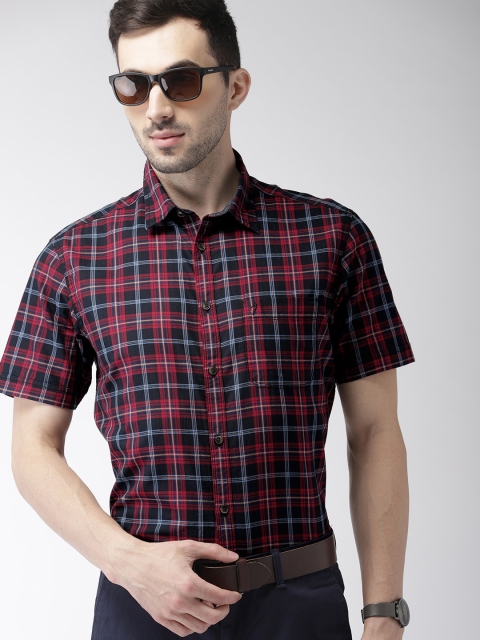 

Indian Terrain Men Black & Red Regular Fit Checked Casual Shirt