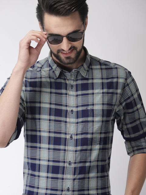 

Indian Terrain Men Navy Blue & Grey Regular Fit Checked Casual Shirt