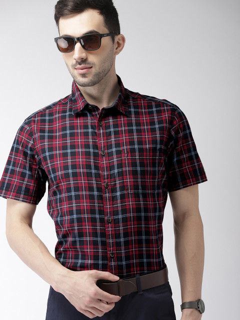 

Indian Terrain Men Black & Red Regular Fit Checked Semiformal Shirt