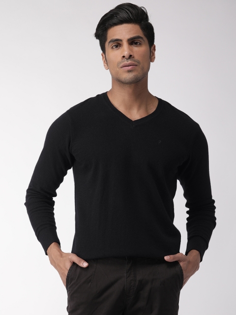 

Indian Terrain Men Black Solid Pullover Sweater