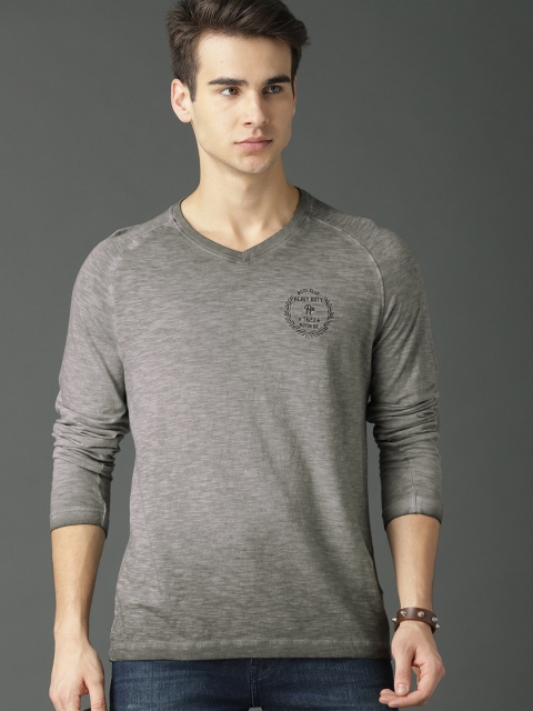 

Roadster Men Grey Dyed V-Neck Pure Cotton T-shirt