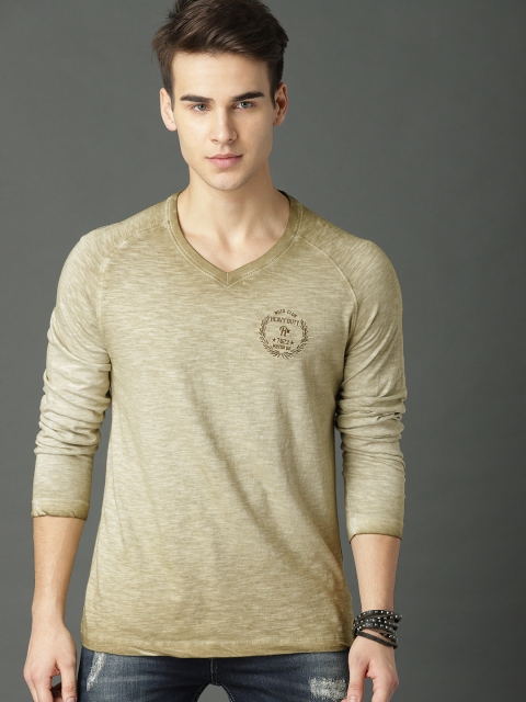 

Roadster Men Olive Green Washed Solid T-shirt