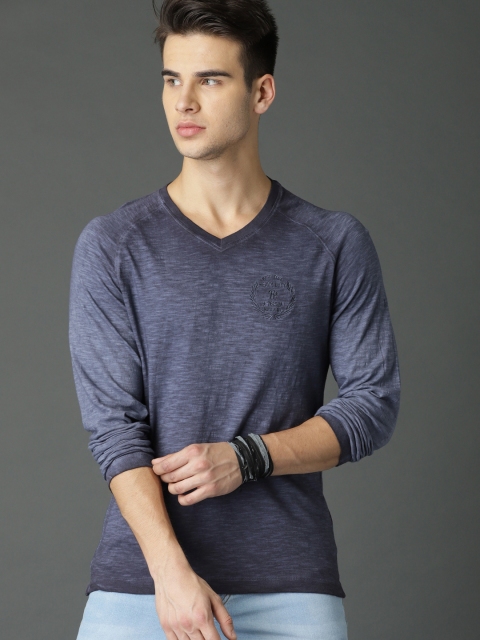 

Roadster Men Blue Dyed V-Neck T-shirt