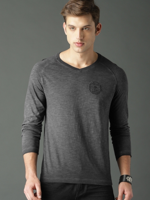 

Roadster Men Charcoal Grey Solid V-Neck T-shirt