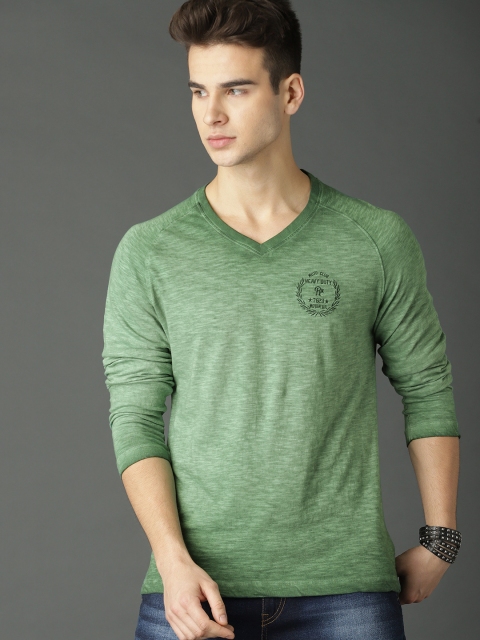 

Roadster Men Green Solid Washed V-Neck T-shirt