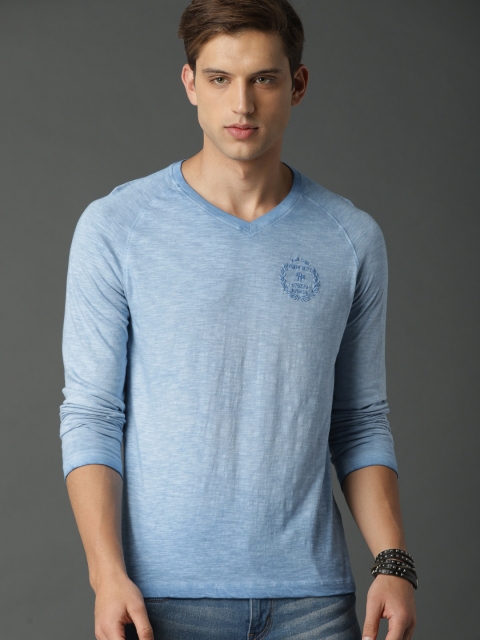 

Roadster Men Blue Solid Washed V-Neck Pure Cotton T-shirt