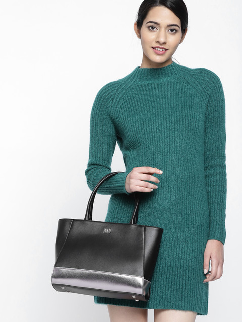 

AND Black Solid Handheld Bag