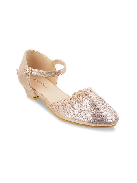 

Metro Girls Gold-Toned Solid Ballerinas