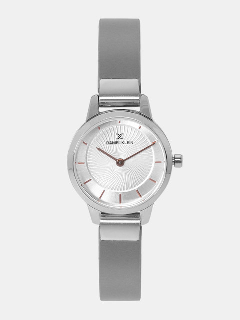 

Daniel Klein Women Silver-Toned Analogue Watch
