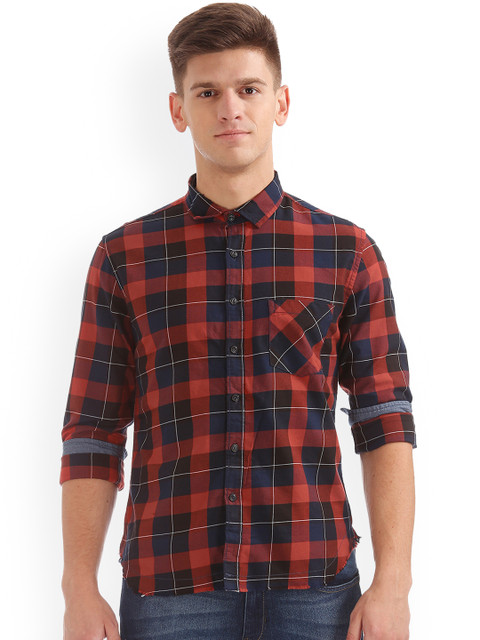 

Colt Men Red & Navy Blue Regular Fit Checked Casual Shirt