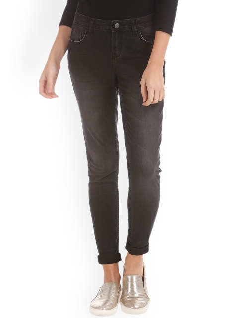 

Newport Women Black Skinny Fit Mid-Rise Clean Look Jeans