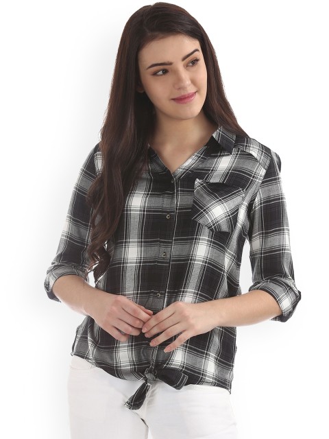

Cherokee Women Black & White Checked Shirt Style Top