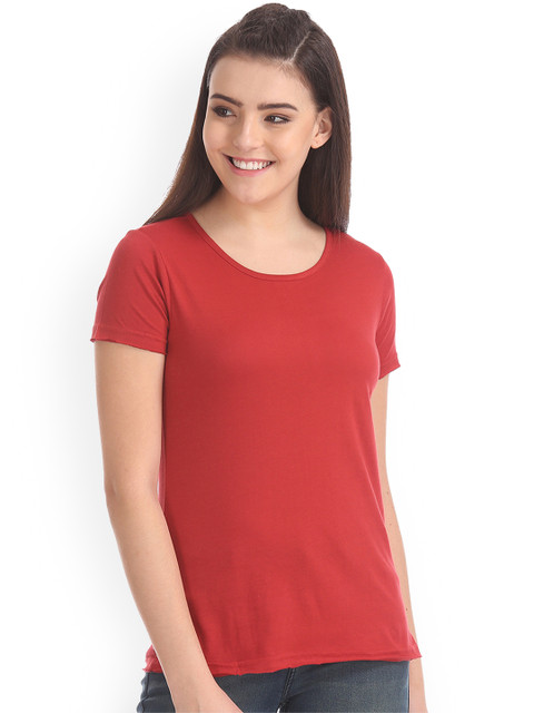 

Sugr Women Red Solid Round Neck T-shirt