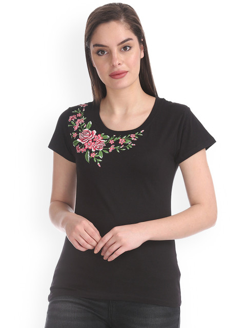 

Sugr Women Black Solid Round Neck T-shirt