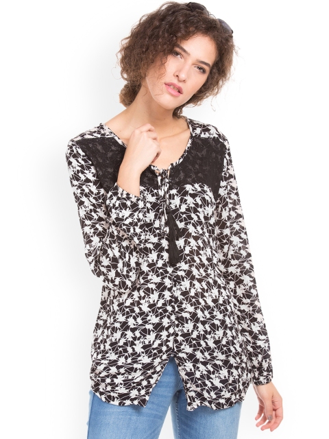 

Cherokee Women Black & White Printed Top