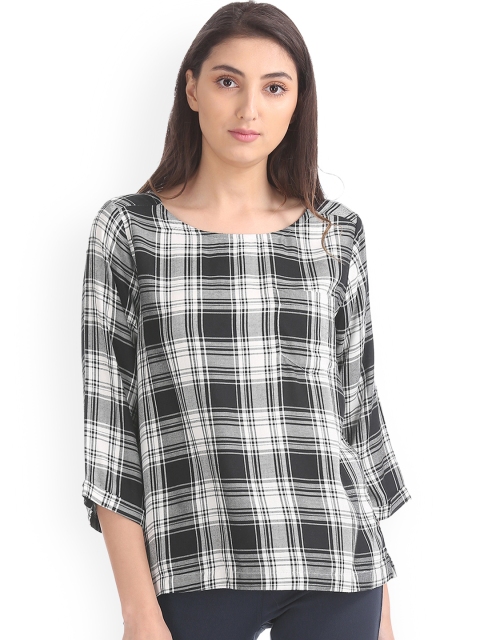 

Cherokee Women Black Checked Top