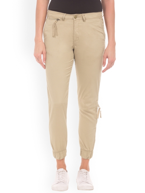 

Sugr Women Beige Regular Fit Solid Cropped Joggers