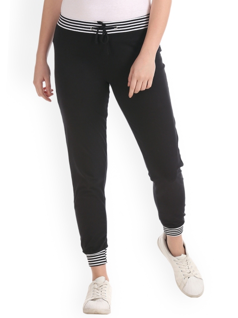 

Sugr Women Black Regular Fit Solid Cropped Joggers