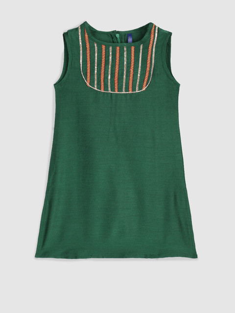 

YK Girls Green Solid Straight Kurta