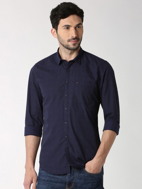 

Peter England Casuals Men Navy Blue Slim Fit Checked Casual Shirt