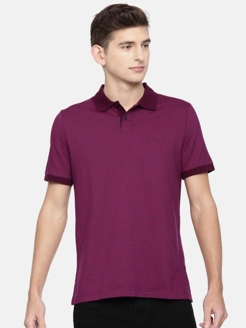 

Calvin Klein Jeans Men Burgundy Checked Polo Collar T-shirt