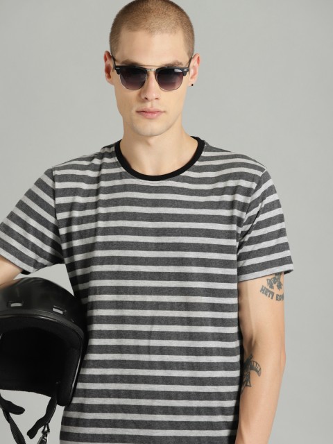 

Roadster Men Grey Melange Striped Round Neck T-shirt