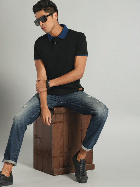 

Roadster Men Black Solid Polo Collar T-shirt