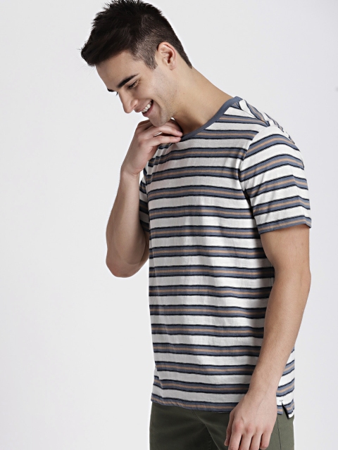 

GAP Men White & Blue Striped Round Neck T-shirt