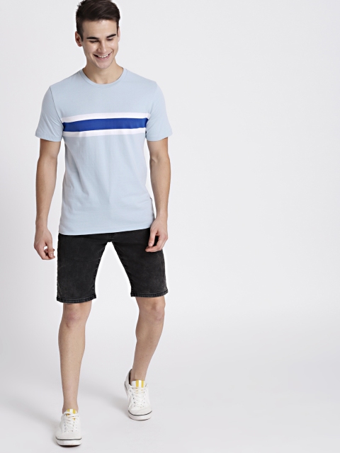 

GAP Men Blue Striped Round Neck T-shirt