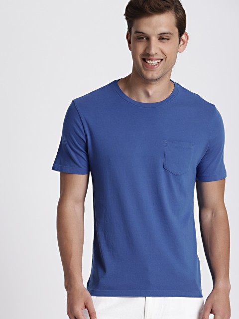 

GAP Men Blue Solid Round Neck T-shirt