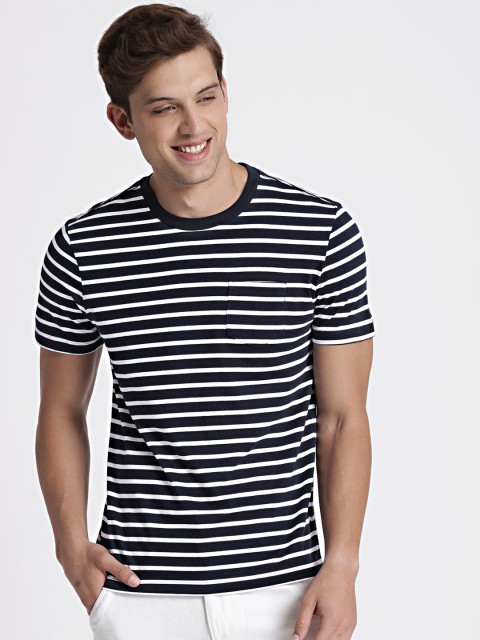 

GAP Men Navy Blue & White Striped Round Neck T-shirt