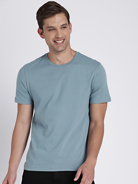 

GAP Men Blue Solid Round Neck T-shirt