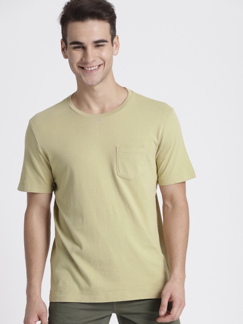 

GAP Men Beige Solid Round Neck T-shirt