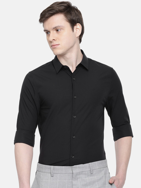 

Calvin Klein Jeans Men Black Slim Fit Solid Casual Shirt