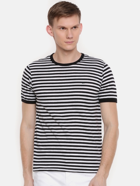 

Calvin Klein Jeans Men Black & White Striped Round Neck T-shirt