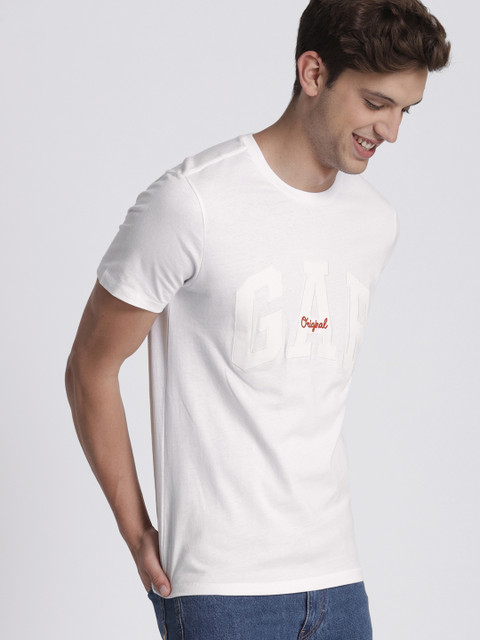 

GAP Men White Solid Round Neck T-shirt