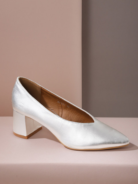 

Mast & Harbour Women Silver-Toned Solid Pumps