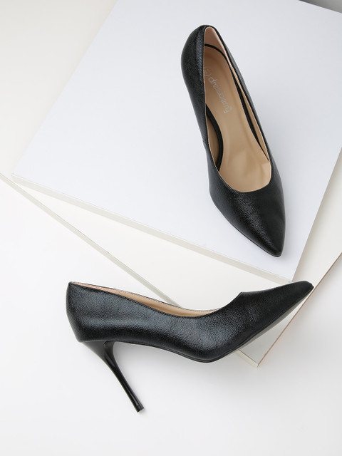 

DressBerry Women Black Solid Pumps
