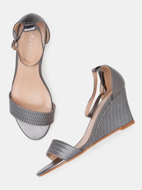 

Mast & Harbour Women Grey Woven Design Heels