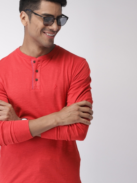 

Indian Terrain Men Red Solid Henley Neck T-shirt