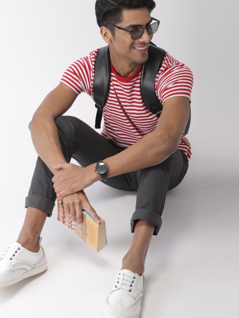 

Indian Terrain Men Red Striped Round Neck T-shirt