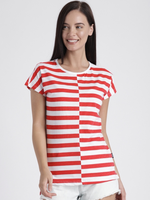 

GAP Women White & Red Stripped Round Neck T-shirt
