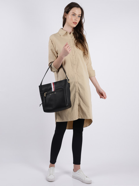 

Tommy Hilfiger Black Solid Shoulder Bag