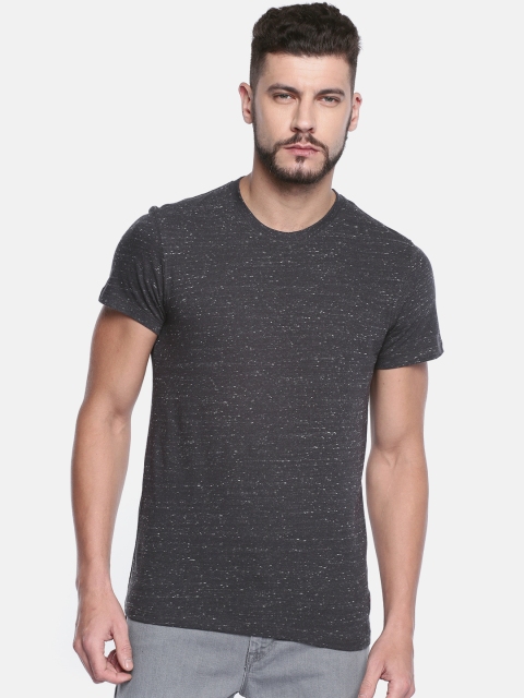 

Lee Men Charcoal Grey Solid Round Neck T-shirt
