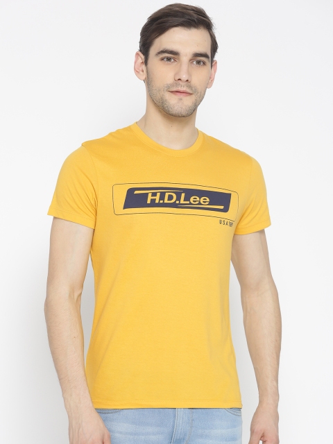 

Lee Men Yellow Solid Round Neck T-shirt with Printed Detail