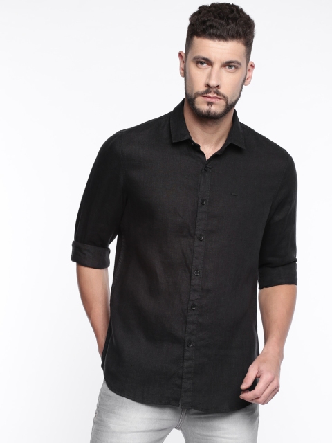 

Lee Men Black Slim Fit Solid Casual Shirt