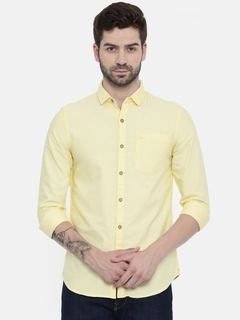 

Lee Men Yellow Slim Fit Solid Casual Shirt