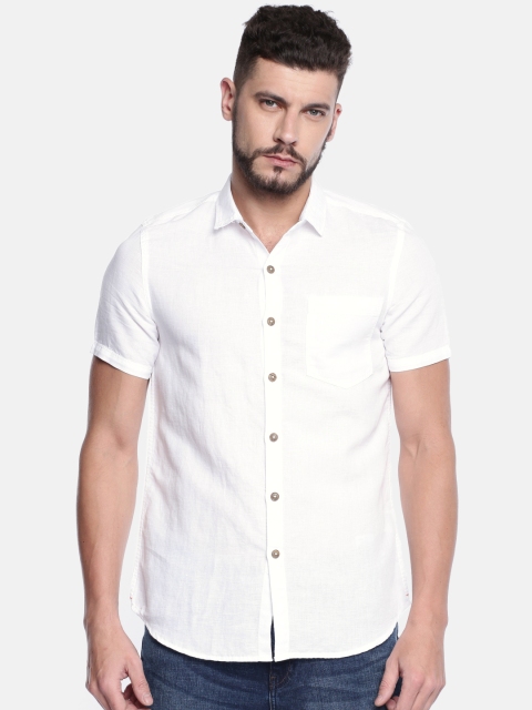 

Lee Men White Slim Fit Solid Casual Shirt